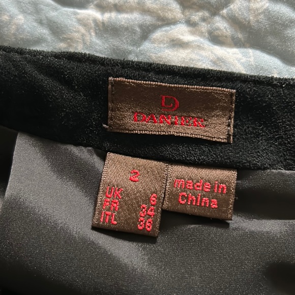Danier Suede skirt - Picture 5 of 5